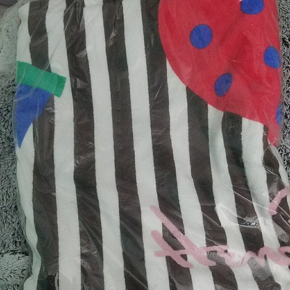Henri Bendel  towel